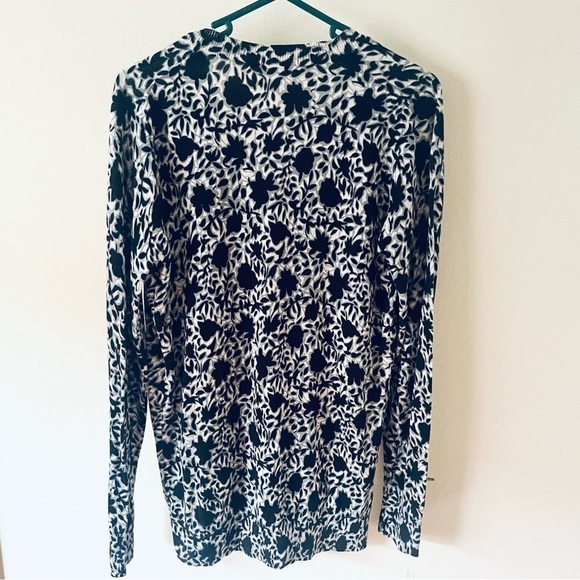 NWT Loft by Ann Taylor Black Flower Sweater – Size M 🌸 - Picture 6 of 10